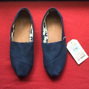 Brand new Men’s Navy Slip On Toms (unisex)